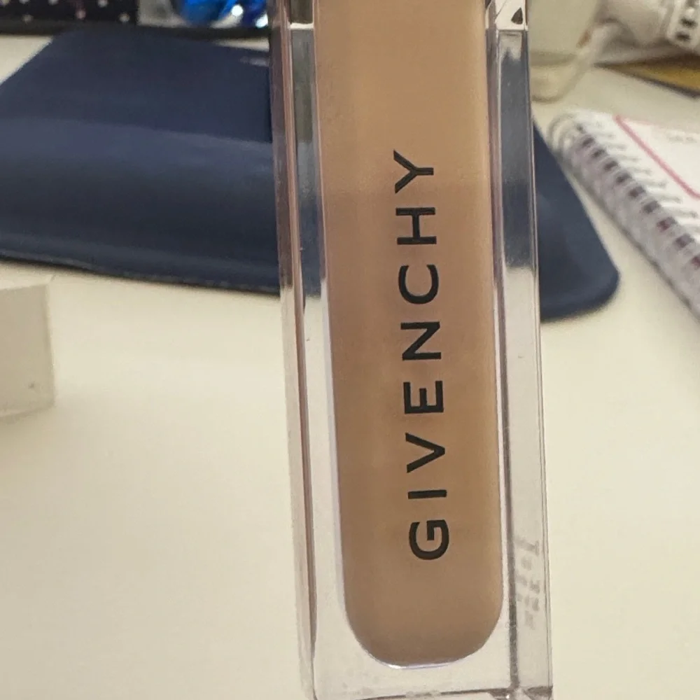 Givenchy Prisme Libre Skin-Caring Concealer - W245 NWT